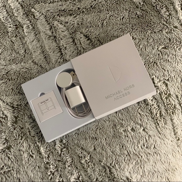 Rose Gold Michael Kors Access Smartwatch For Sale - Picture 3 of 4